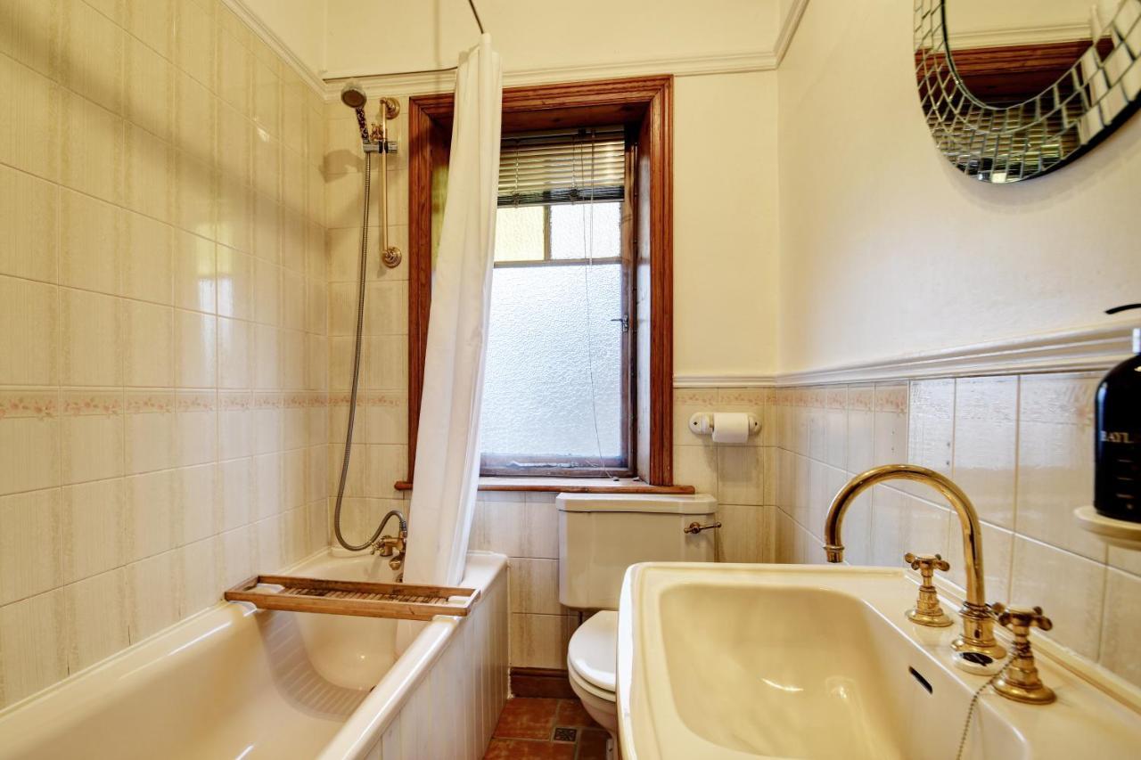 Spacious Victorian Townhouse Near Hcc With Off Street Parking Harrogate Ngoại thất bức ảnh